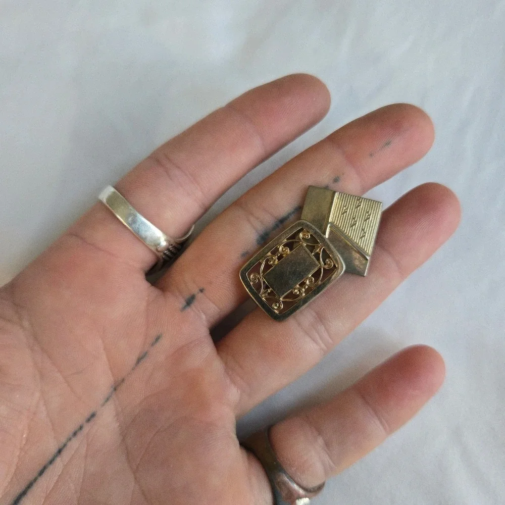 VTG Gold Filigree Etched Mismatched Cufflinks OS Men's Gold Tone Retro Unbranded
